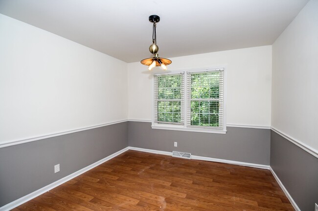 Building Photo - Large newly remodeled Georgetown Home