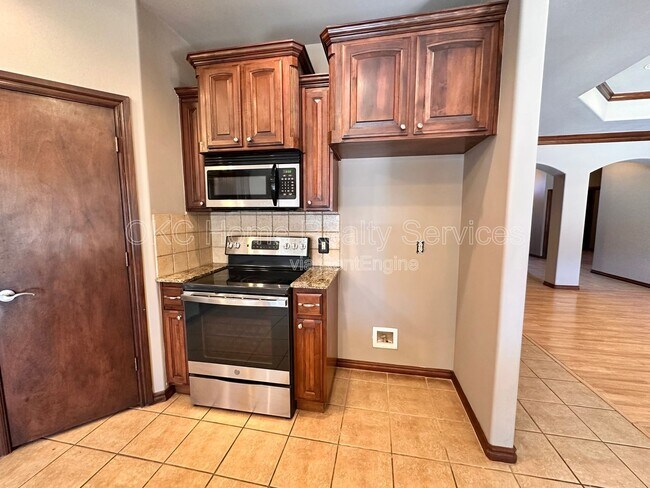 Building Photo - 13204 SW 2nd Terrace