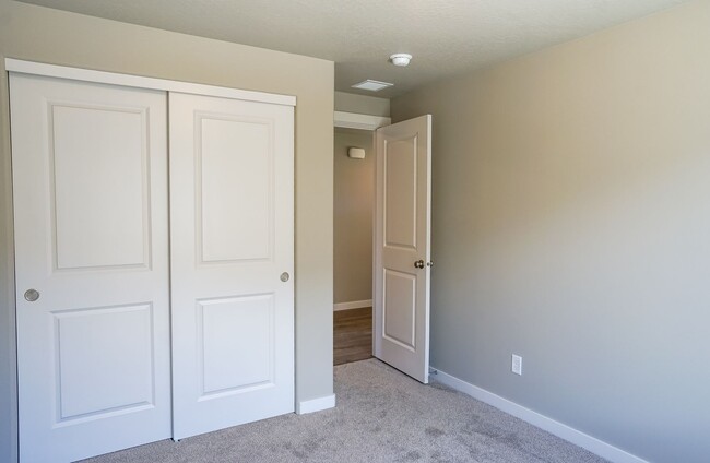 Building Photo - 3 Bedroom, 2 Bath Home  Built in 2022 - Po...