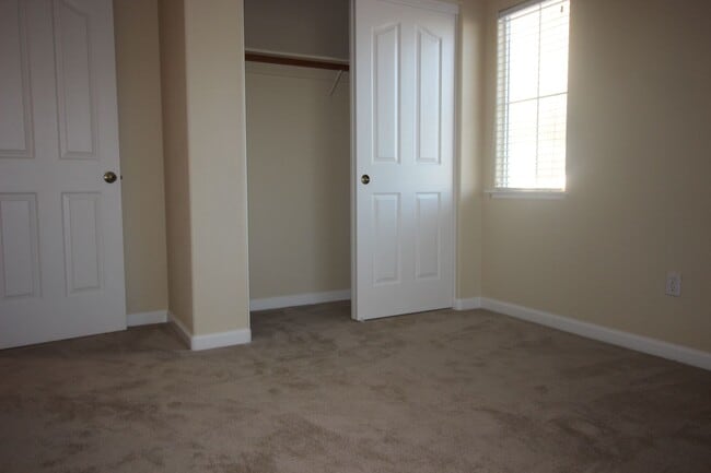 Building Photo - Spacious Home in SW Santa Rosa