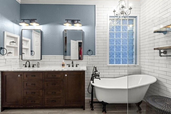 Building Photo - 2710 Golden Creek Ln