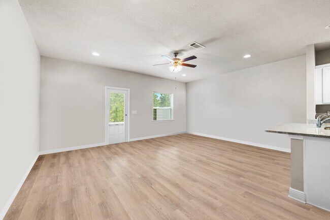 Building Photo - 64 Crossing Ln