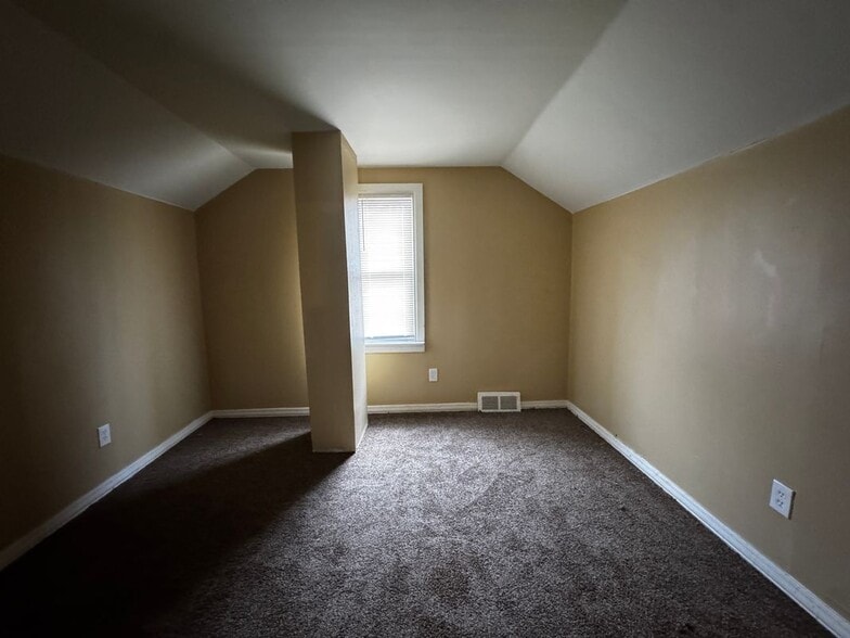 Building Photo - 11092 Engleside St