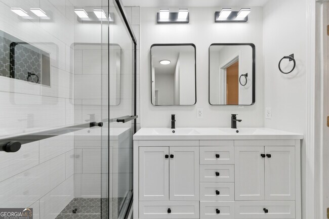 Building Photo - 1003 Valley Dr