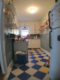 Building Photo - 906 W 22nd St