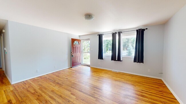 Building Photo - Great home! 3/1.5 w flex room!