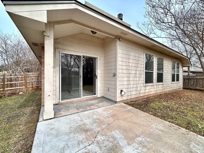 Building Photo - 1709 Bush Coat Ln