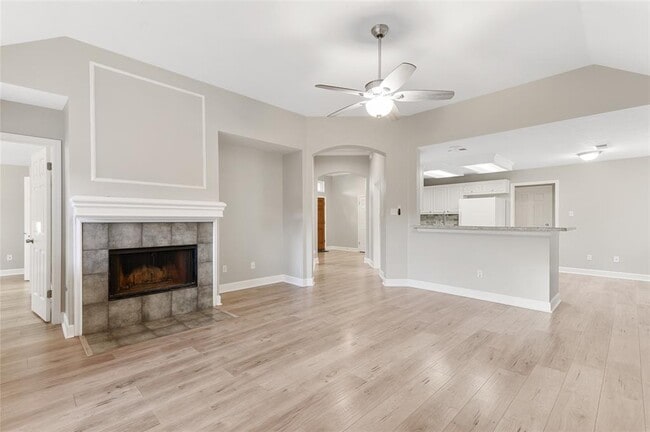 Building Photo - 10335 Emerald Oaks Dr