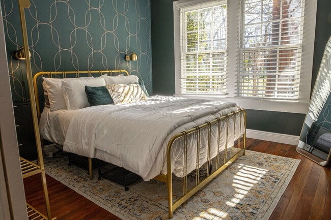 Building Photo - 309 King William St