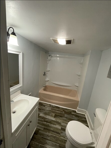 Building Photo - 1044 Plymouth Ave S