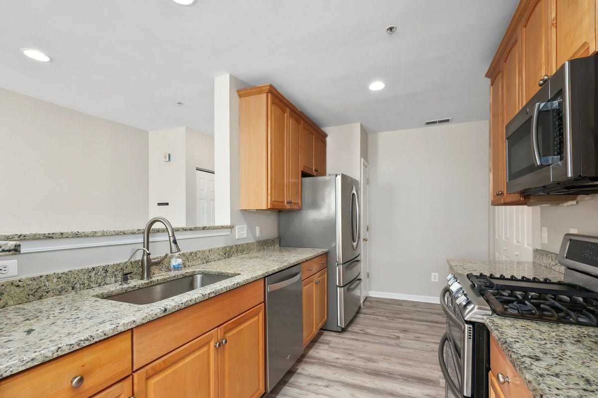 Building Photo - 25340 Lake Mist Square