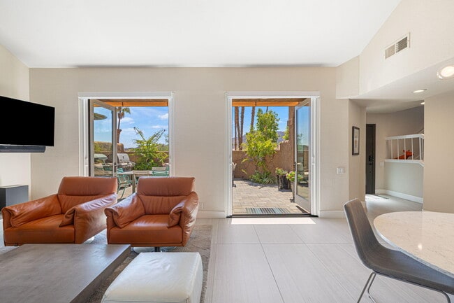 Building Photo - 49069 Mariposa Dr