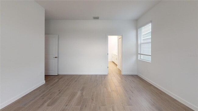 Building Photo - 7773 Lakes Edge Ln