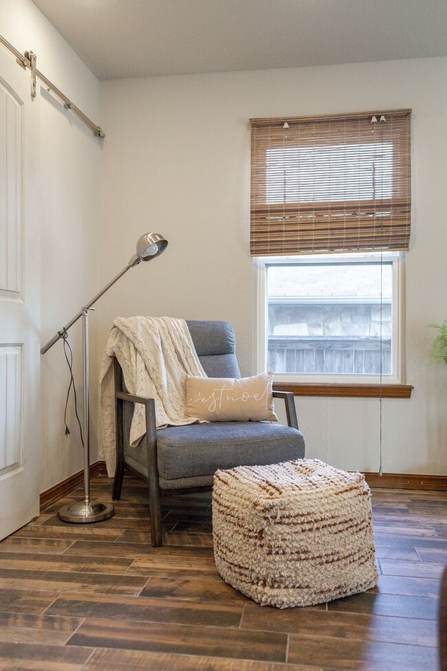 Building Photo - Furnished Home in Jenks School District.
