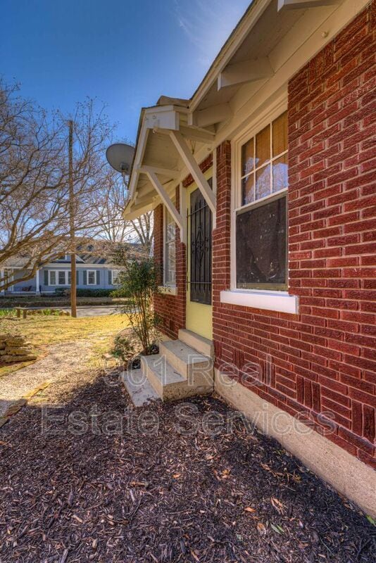 Building Photo - 2212 Nelson Ave