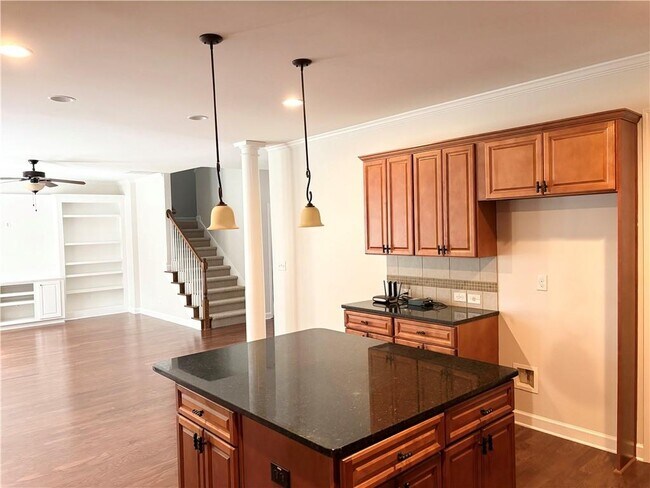 Building Photo - 204 Providence Ln