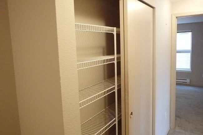Building Photo - Spacious 2 Bedroom/2 Bath Apartment in First Hill