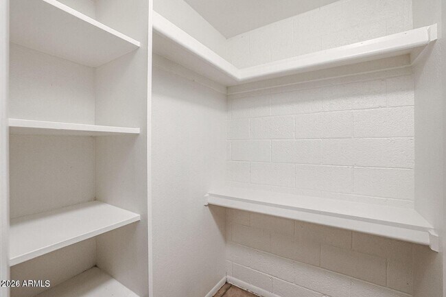 Building Photo - 9001 W Elm St