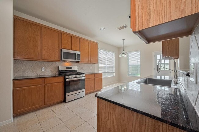 Building Photo - 21627 Cozy Hollow Ln