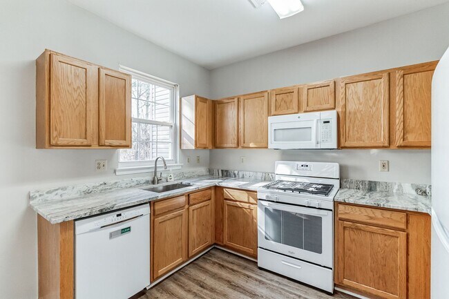 Building Photo - 487 Fort Hill Cir