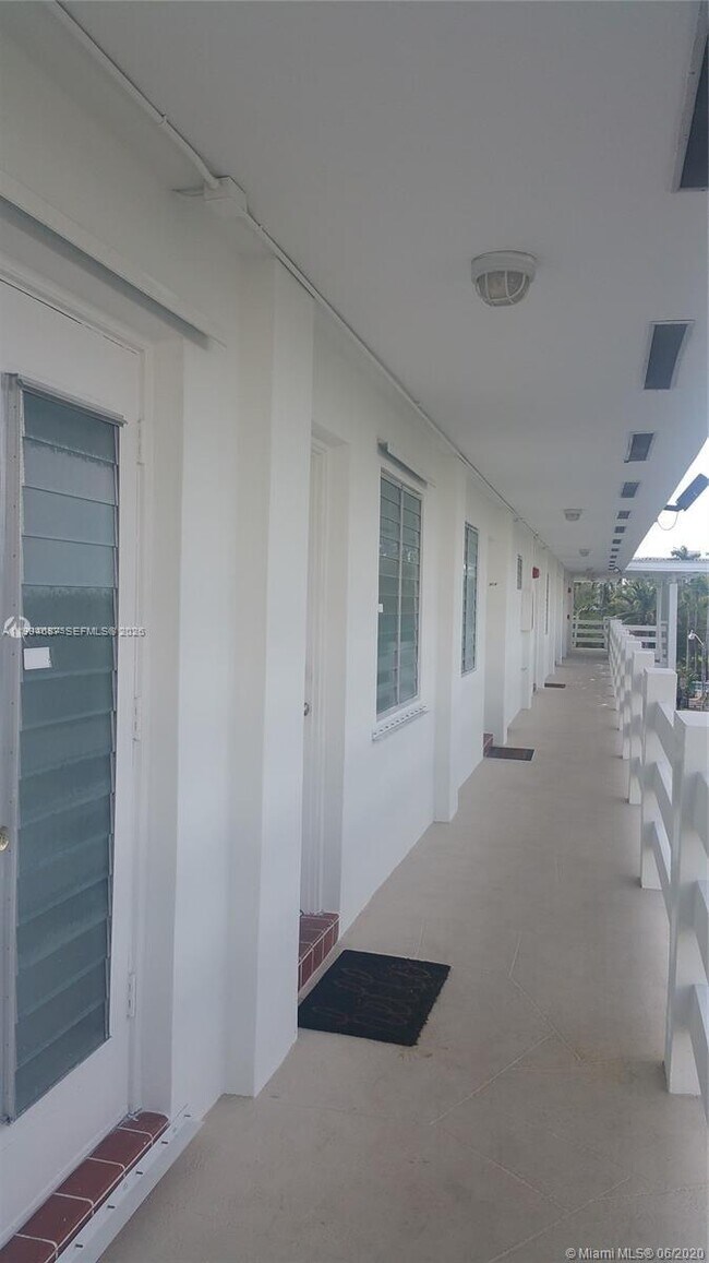 Building Photo - 1631 NE 114th St