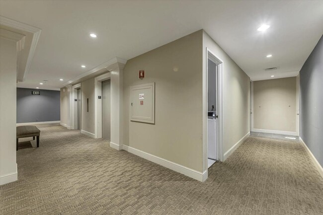 Building Photo - 565 Bellevue Ave