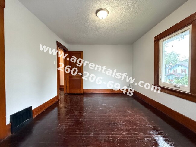 Building Photo - 2931 Alexander St