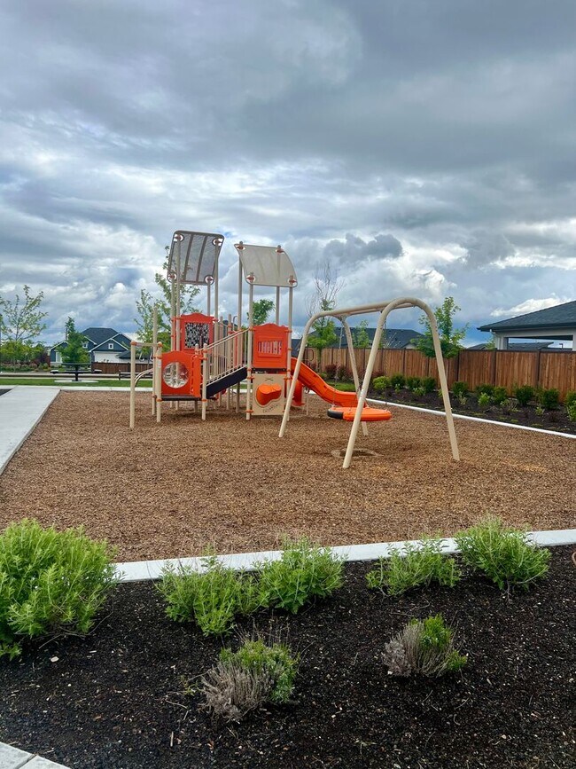 Building Photo - Coming Soon! Newer Custom built home with ...