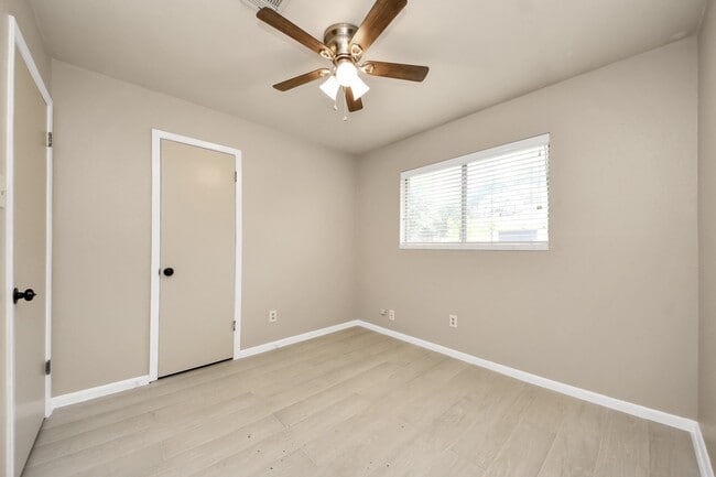 Building Photo - 1307 Glen Echo Dr
