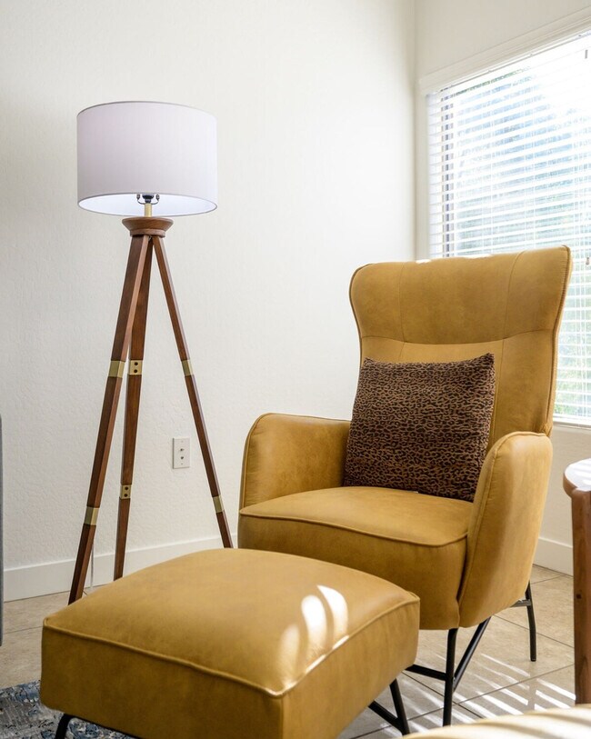 Building Photo - 5450 E Deer Valley Dr