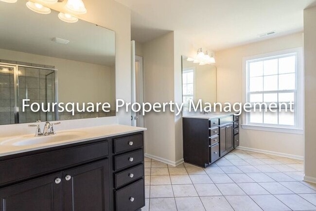 Building Photo - Single Family Home |1st Floor- Guest Suite...