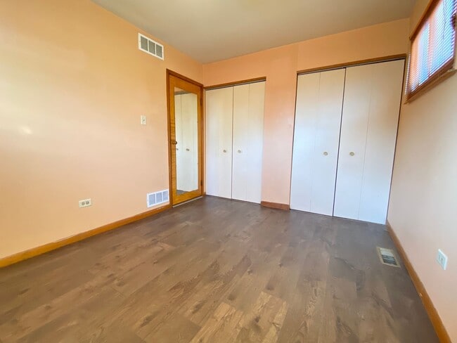 Building Photo - 3 Bedroom Home in Merrillville, IN