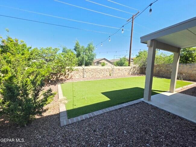 Building Photo - 7517 Red Cedar Dr