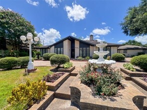 Building Photo - 8107 S Braeswood Blvd