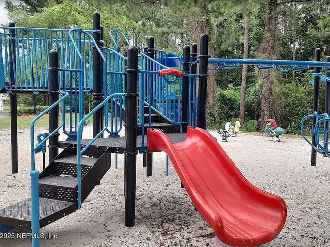 Building Photo - 6 Bedrooms 4 Bathroom 1672 Hammock Grove Lane