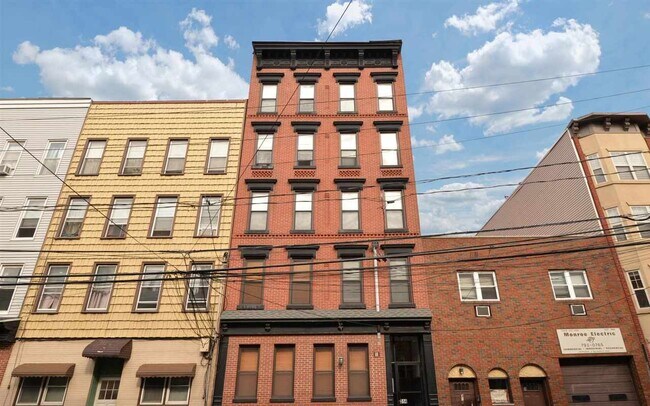 Building Photo - 314 Monroe St