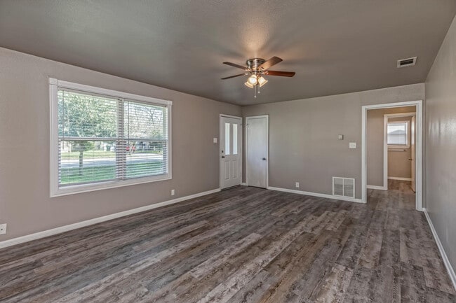 Building Photo - 1910 S 47th St