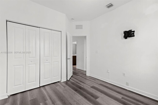 Building Photo - 2652 SE 13th St