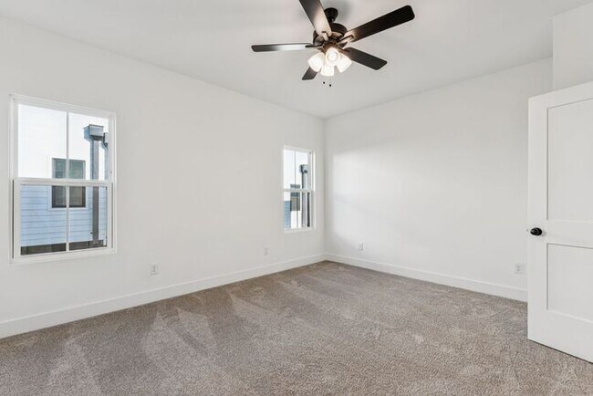 Building Photo - High-End 2BR Townhome | Rooftop Terrace + 2-Car Garage | 24-Unit Community