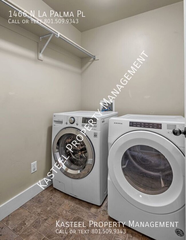 Building Photo - 1466 La Palma Pl