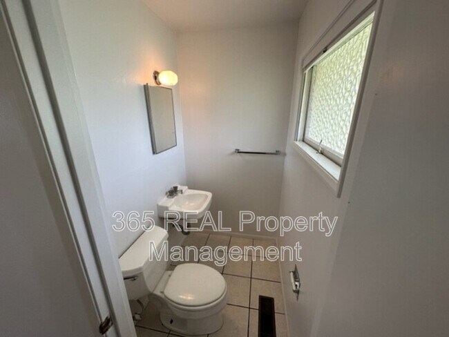 Building Photo - 2446 25th Ave