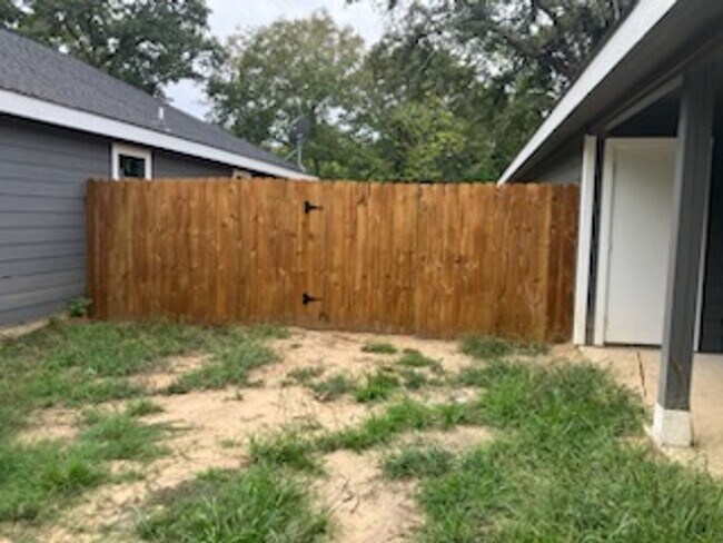 Building Photo - 428 N Cherokee Shores Dr