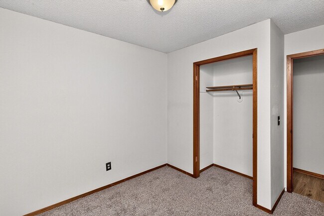Building Photo - GREAT NEIGHBORHOOD!! 3 Bedroom, 1 Bath Home in Ankeny