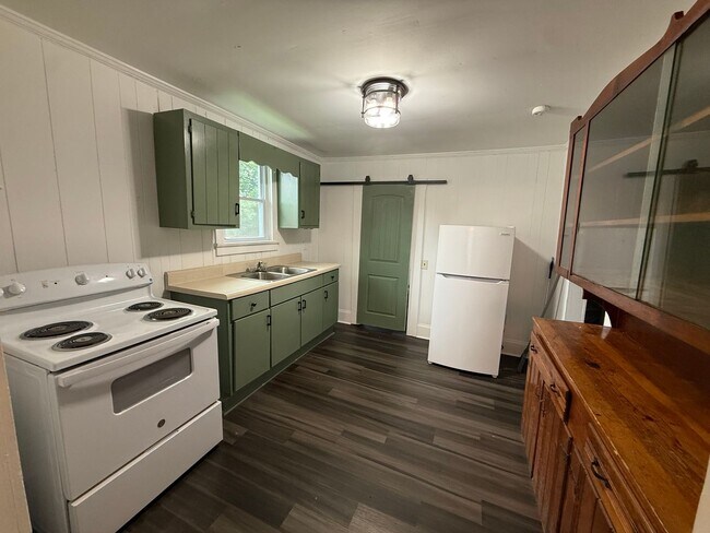 Building Photo - 2 Bedrooms, 1 Bathroom with Bonus Room - Home in West Rome!