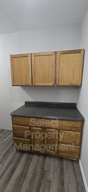 Building Photo - 4911 Hoagland Ave