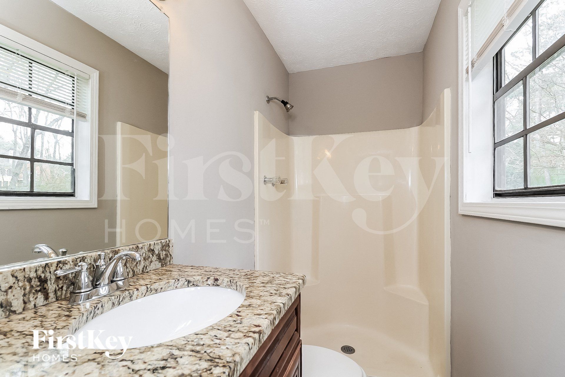 Building Photo - 3762 Cambridge Dr SW