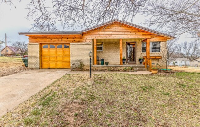 Primary Photo - 3 Bed 1.5 Bath in Sand Springs!