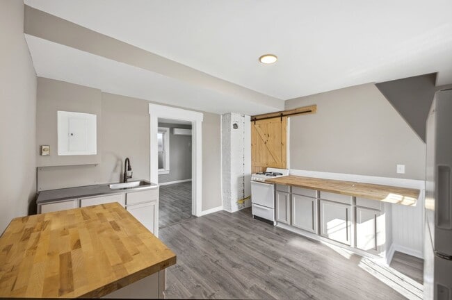 Building Photo - Cozy & Modern 1-Bed, 2-Bath Tiny Home – Renovated in Columbus!