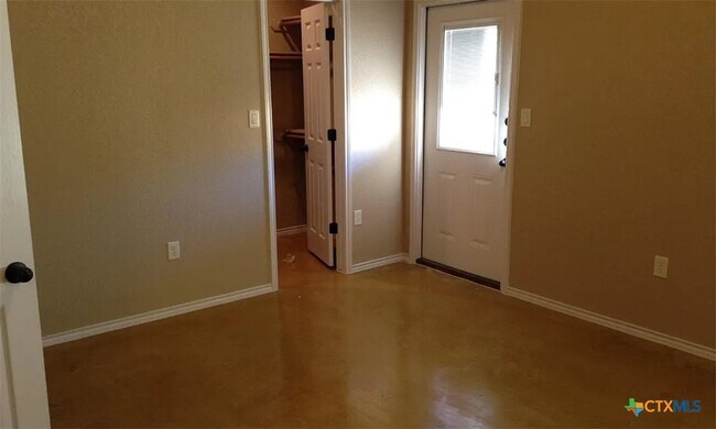 Building Photo - 1055 Carolyn Cove