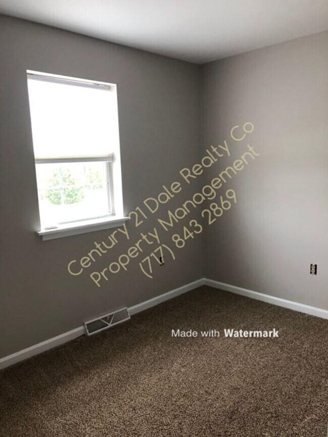 Building Photo - 3 BR, 1.5 Baths, 1 car garage Dover PA